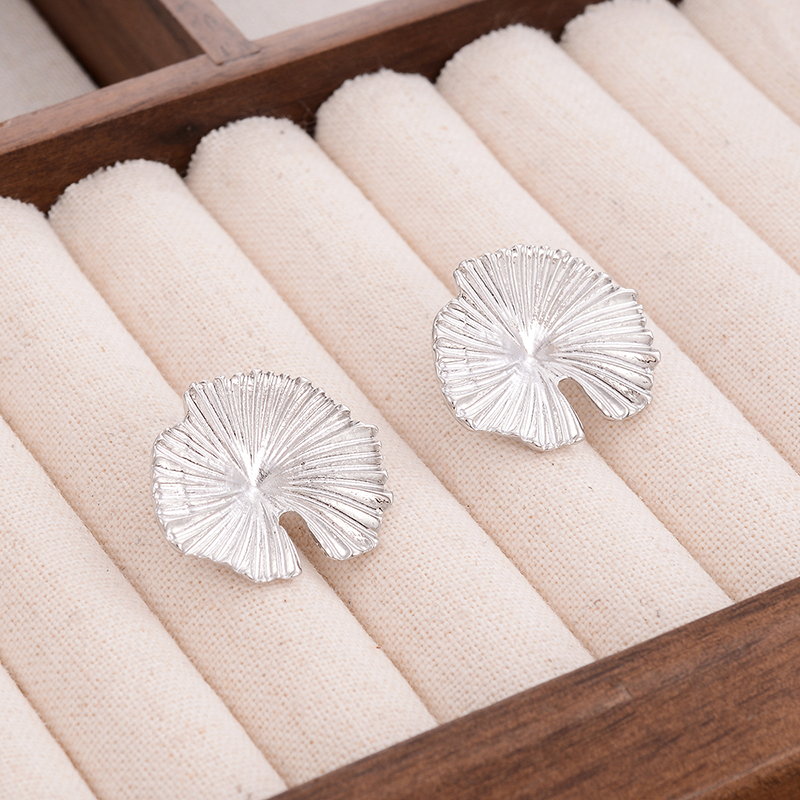 1 Pair Ig Style Leaf Ginkgo Leaf Asymmetrical Plating Alloy 14k Gold Plated Ear Studs display picture 3