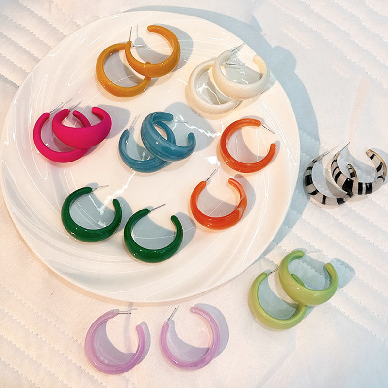 1 Pair Korean Style C Shape Arylic Ear Studs display picture 4