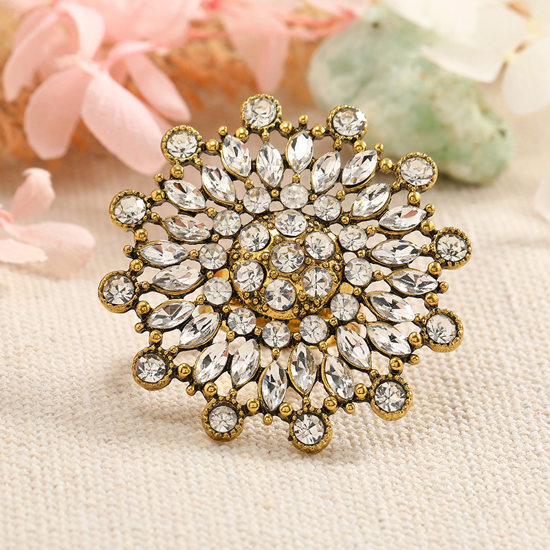 Luxuriös Dame Handgemacht Blume Legierung Eingelegter Edelstein Eingelegte Perlen Diamant Frau Ringe display picture 4