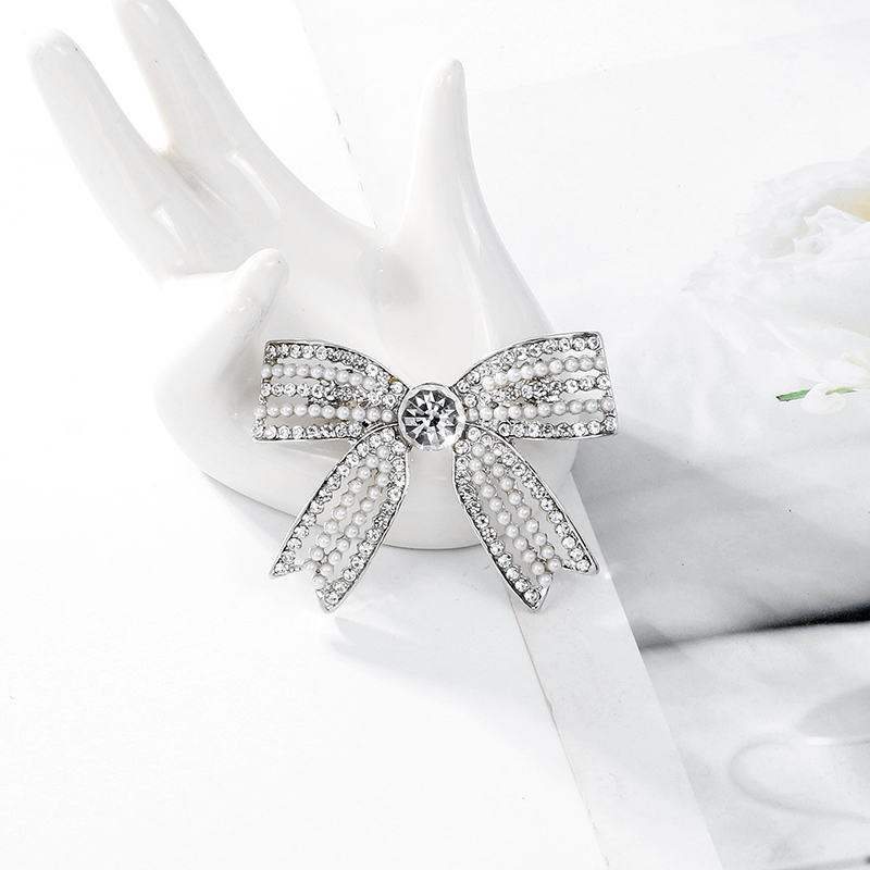 Elegant Bow Knot Alloy Inlay Artificial Pearls Rhinestones Women's Brooches display picture 7