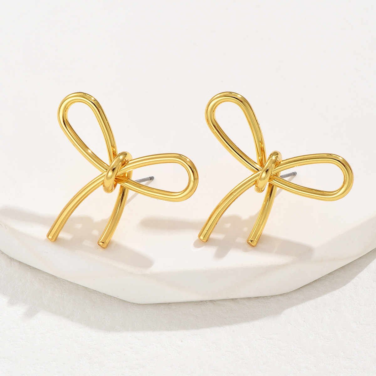 1 Pair Elegant Lady French Style Bow Knot Copper Ear Studs display picture 2