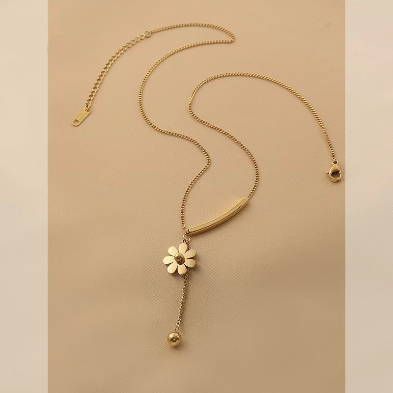 Acero Titanio Chapados en oro de 18k Estilo Simple Flor Collar Colgante display picture 3