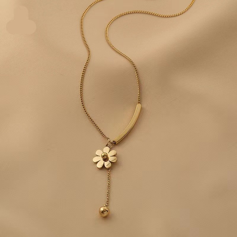 Titan Stahl 18 Karat Vergoldet Einfacher Stil Blume Halskette Mit Anhänger display picture 5