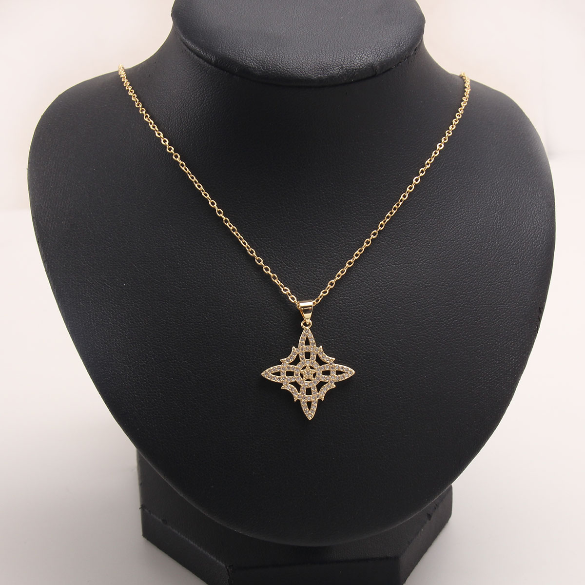 Casual Geometric Copper Plating Inlay Zircon Gold Plated Pendant Necklace display picture 4