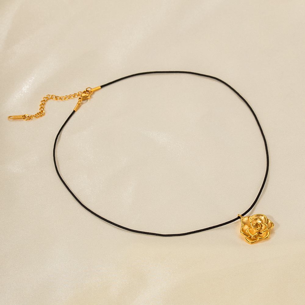 Einfacher Stil Blume Rostfreier Stahl Überzug Titan Stahl 18 Karat Vergoldet Halskette display picture 3