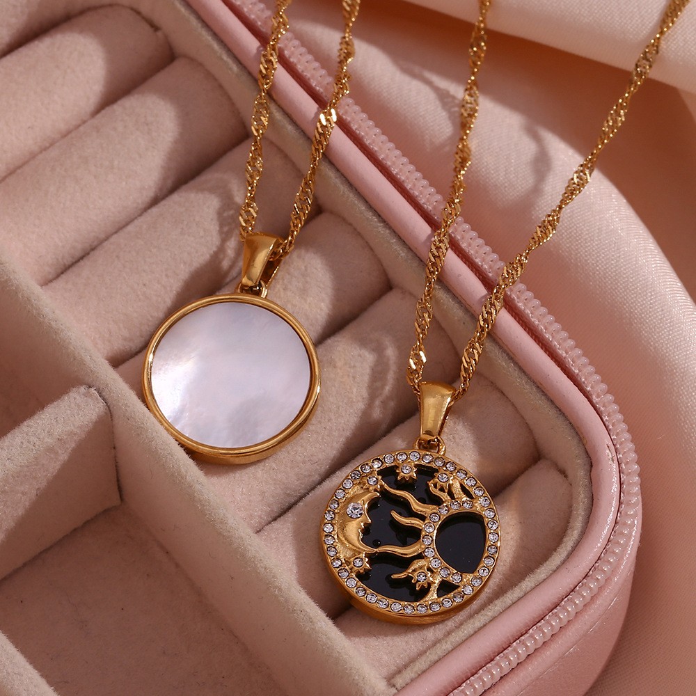 Vintage Style Sun Heart Shape Stainless Steel Plating Inlay Rhinestones 18k Gold Plated Pendant Necklace display picture 9