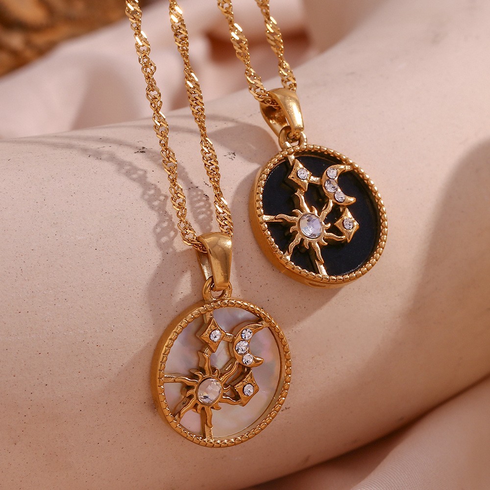 Vintage Style Sun Heart Shape Stainless Steel Plating Inlay Rhinestones 18k Gold Plated Pendant Necklace display picture 6