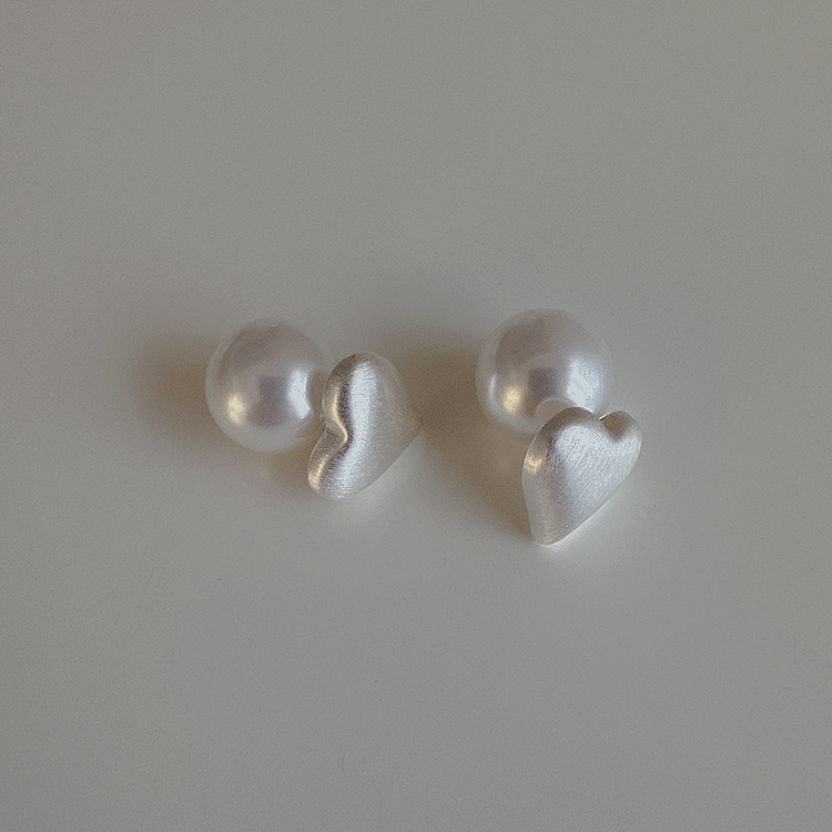 1 Pair Elegant Heart Shape Alloy Ear Studs display picture 3