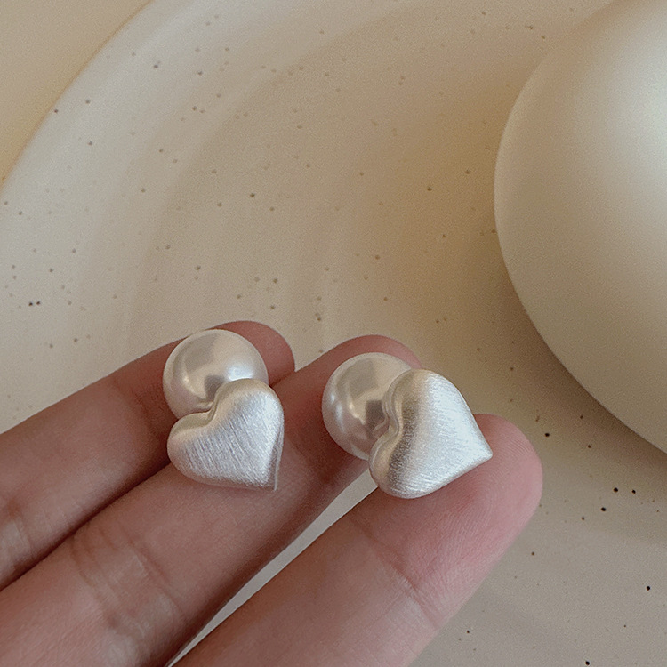 1 Pair Elegant Heart Shape Alloy Ear Studs display picture 6