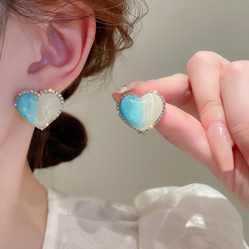 1 Pair Korean Style Heart Shape Alloy Ear Studs display picture 6