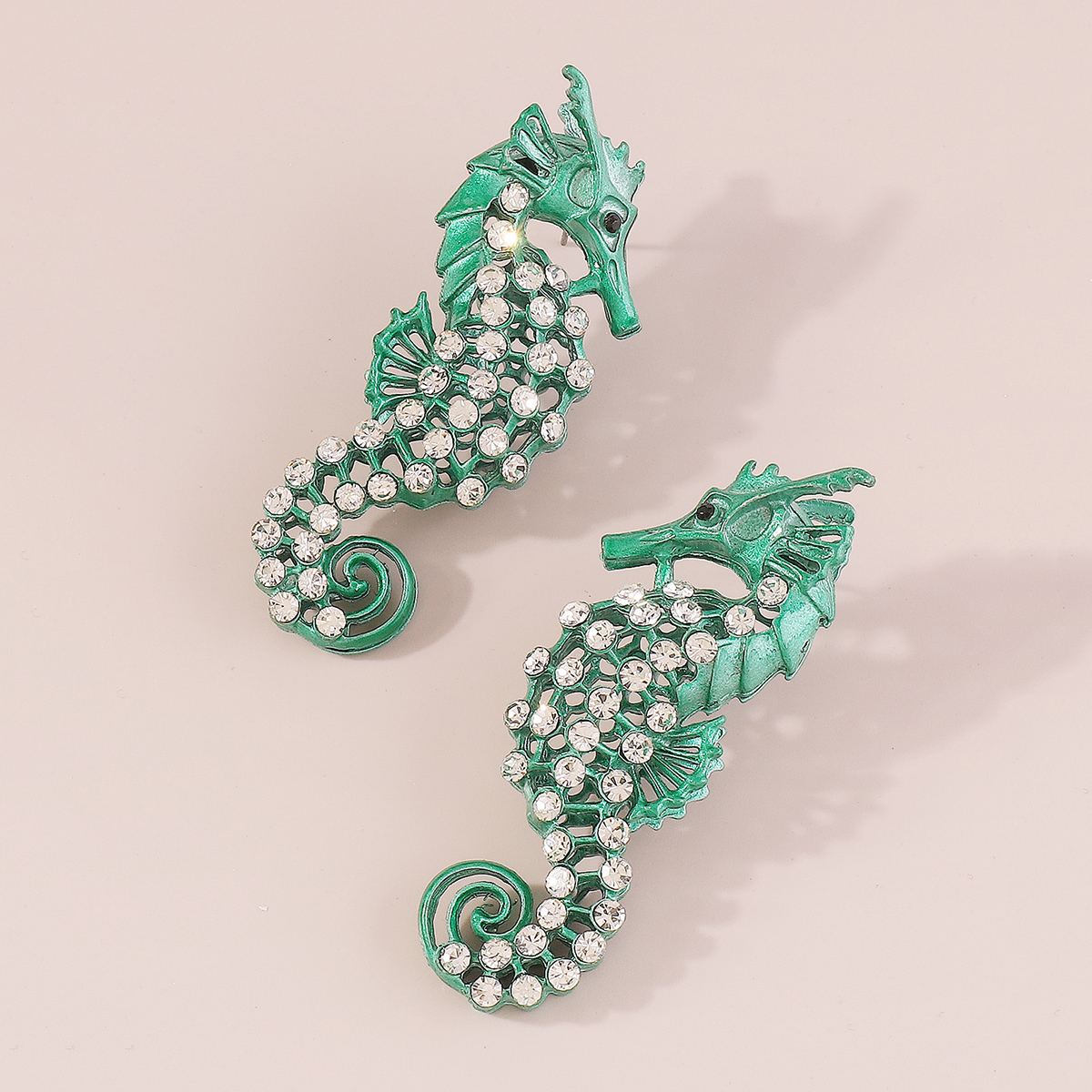 1 Pair Hawaiian Vacation Tropical Hippocampus Three-dimensional Hollow Out Inlay Alloy Rhinestones Ear Studs display picture 5