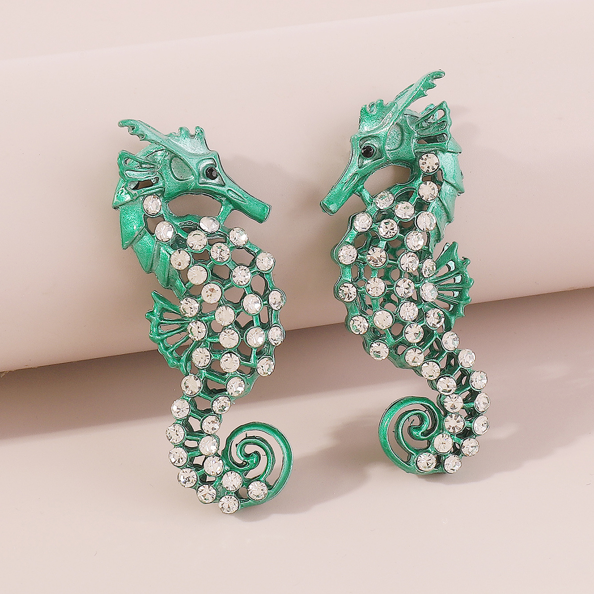 1 Pair Hawaiian Vacation Tropical Hippocampus Three-dimensional Hollow Out Inlay Alloy Rhinestones Ear Studs display picture 7