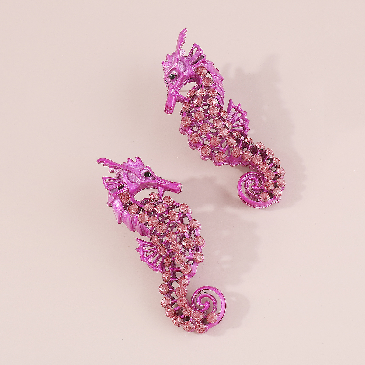 1 Pair Hawaiian Vacation Tropical Hippocampus Three-dimensional Hollow Out Inlay Alloy Rhinestones Ear Studs display picture 13