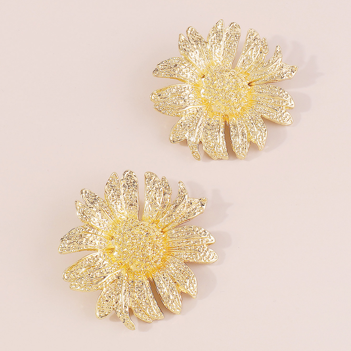 1 Pair Elegant Vintage Style Sunflower Flower Plating Alloy Gold Plated Ear Studs display picture 9