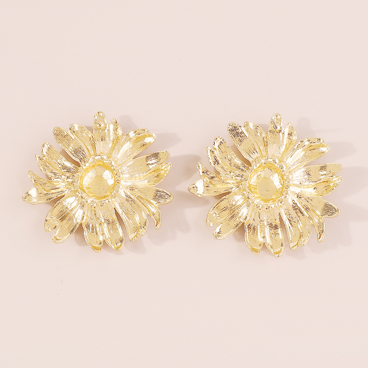 1 Pair Elegant Vintage Style Sunflower Flower Plating Alloy Gold Plated Ear Studs display picture 6