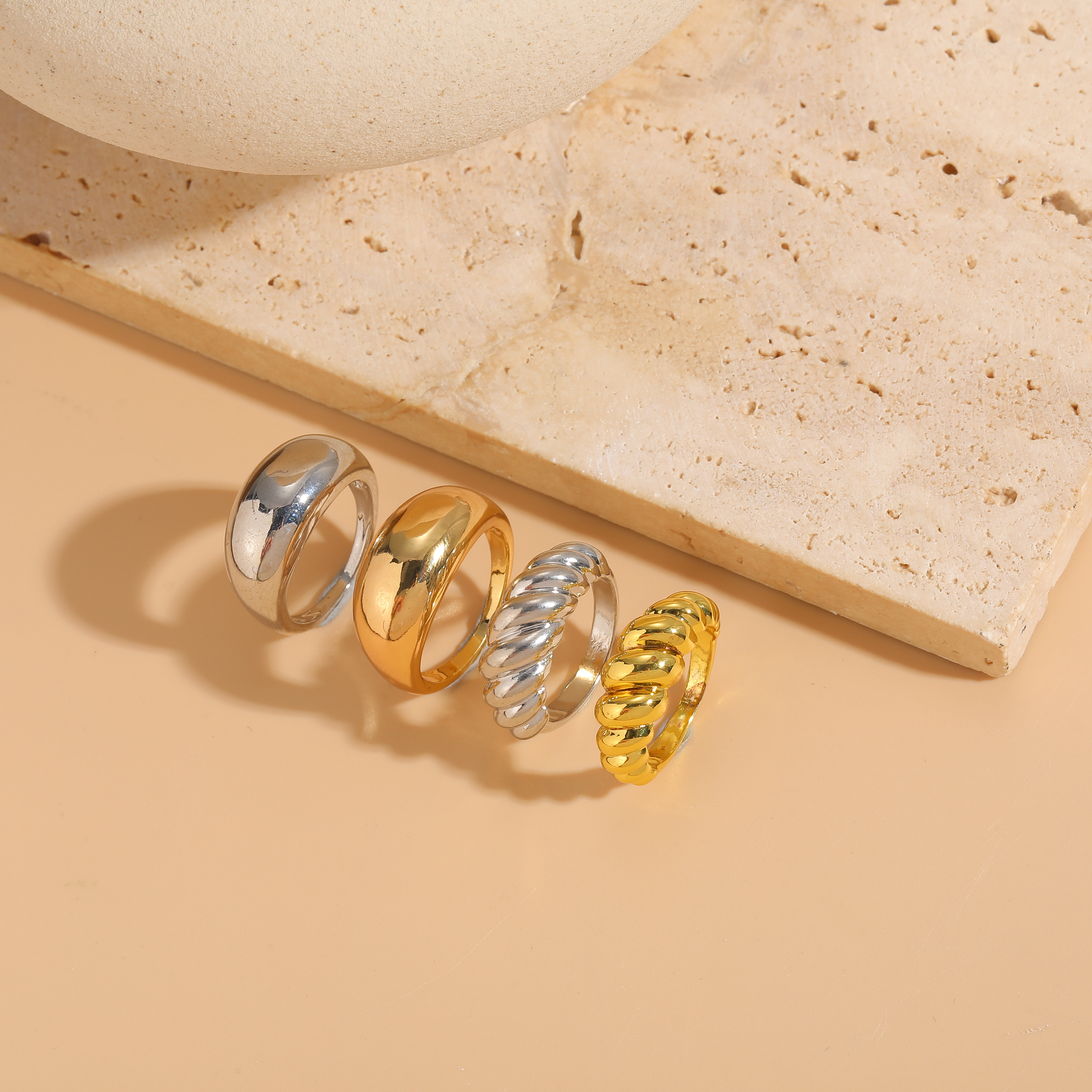 Elegant Luxuriös Klassischer Stil Einfarbig Kupfer 14 Karat Vergoldet Ringe In Masse display picture 5