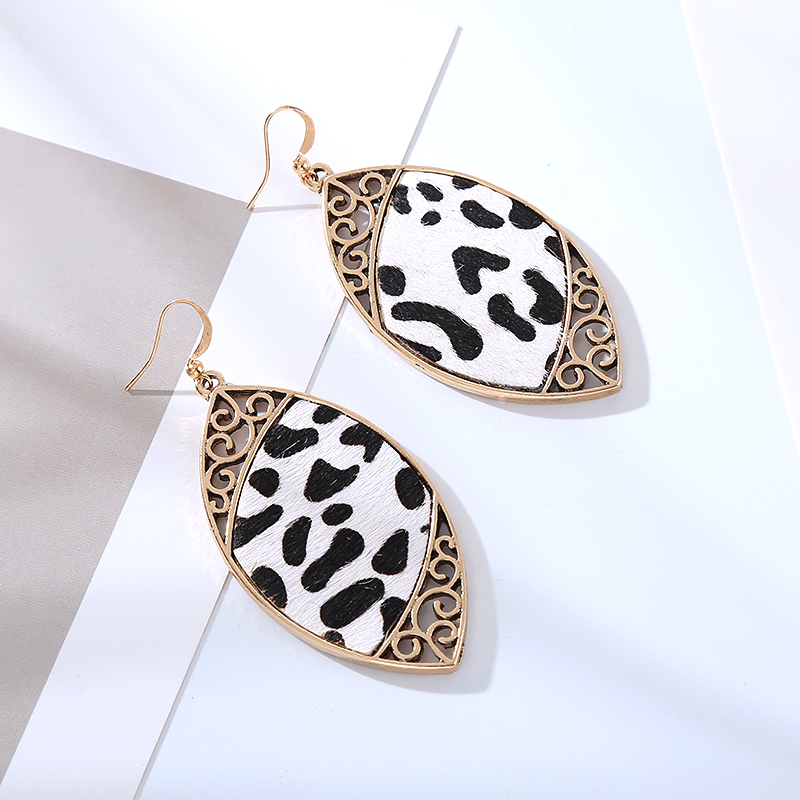 1 Pair Vintage Style Classic Style Leaf Leopard Plating Pu Leather Alloy Gold Plated Dangling Earrings display picture 2