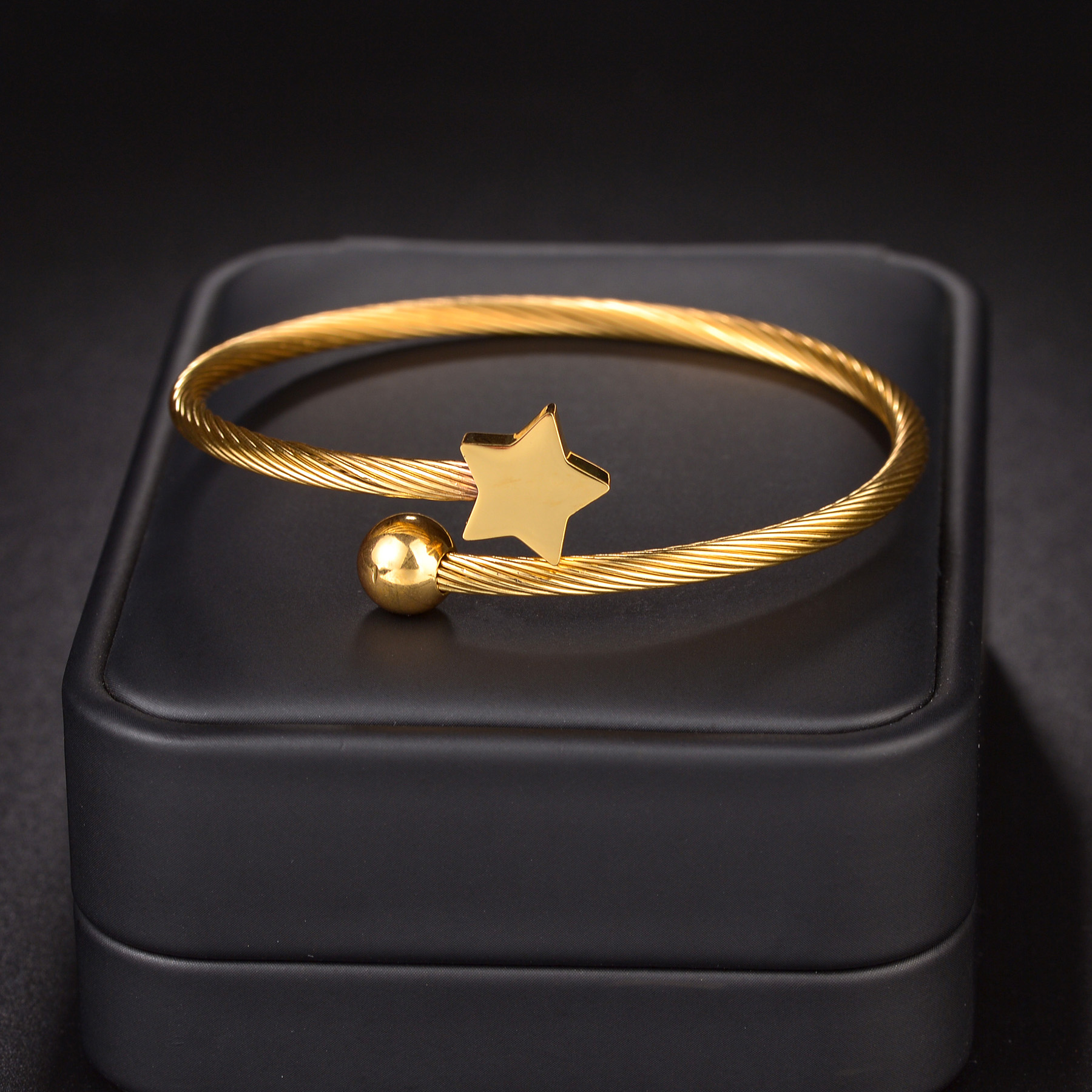 Classic Style Star Flower Stainless Steel Plating 18k Gold Plated Cuff Bracelets display picture 4