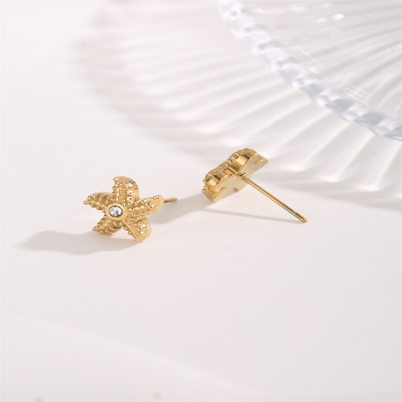 1 Pair Casual Hawaiian Tropical Starfish Inlay Titanium Steel Zircon Gold Plated Ear Studs display picture 3