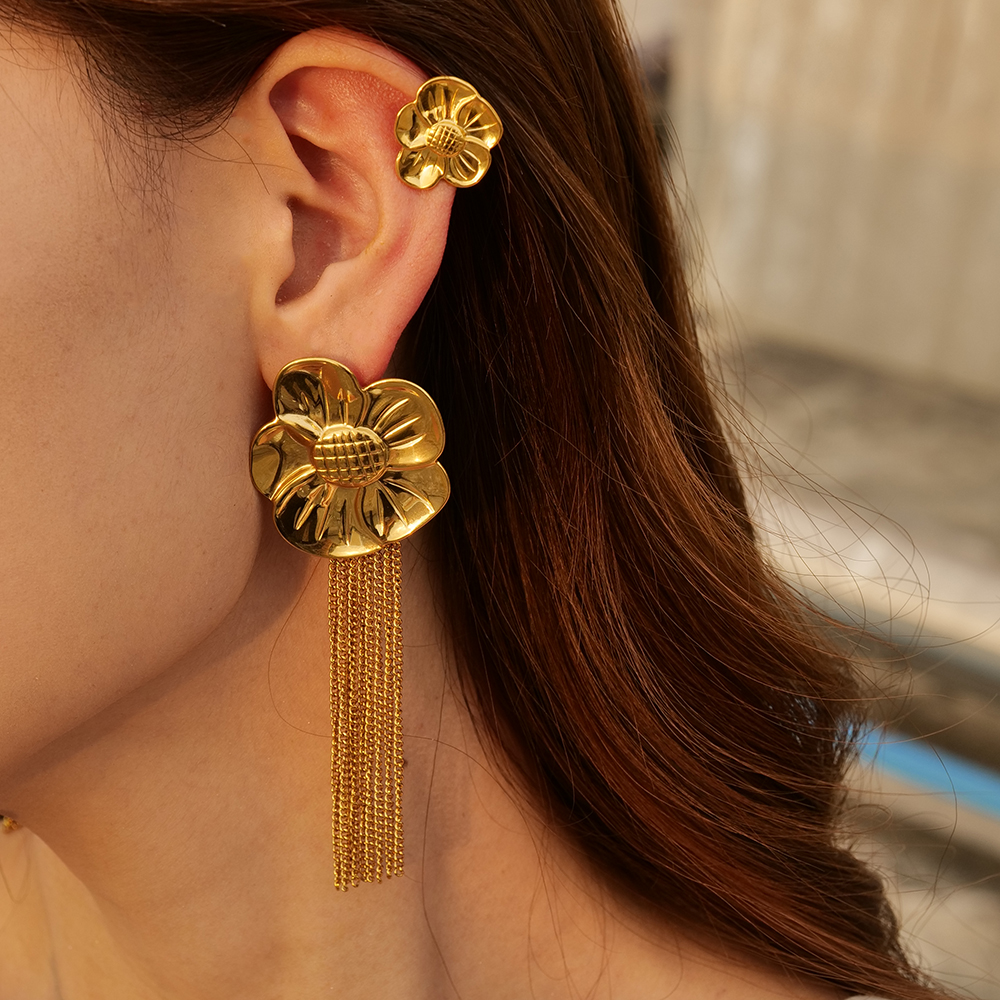 1 Pair Elegant Retro Tassel Flower Plating Stainless Steel 18k Gold Plated Drop Earrings display picture 3