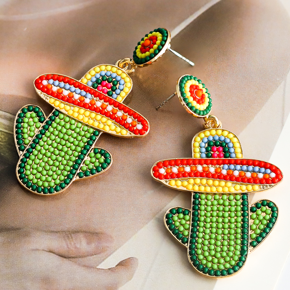 1 Pair Casual Exaggerated Ethnic Style Cactus Inlay Alloy Resin Drop Earrings display picture 9