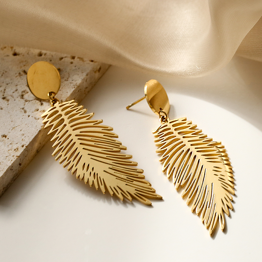 1 Pair Retro Leaves Plating 304 Stainless Steel 18K Gold Plated Drop Earrings display picture 4