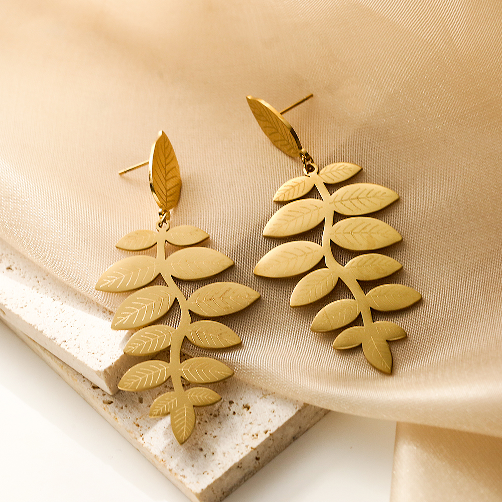 1 Pair Retro Leaves Plating 304 Stainless Steel 18K Gold Plated Drop Earrings display picture 5