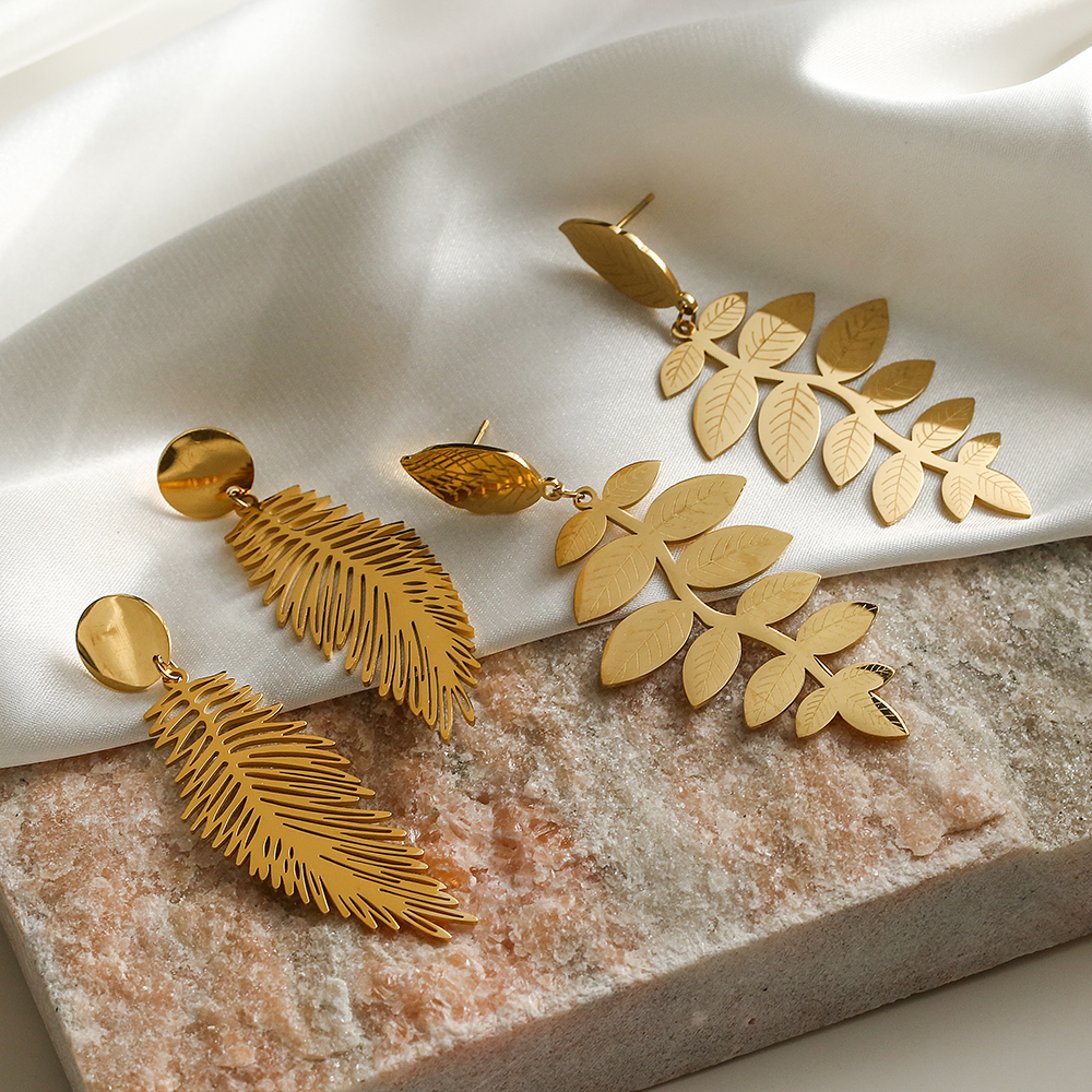 1 Pair Retro Leaves Plating 304 Stainless Steel 18K Gold Plated Drop Earrings display picture 6