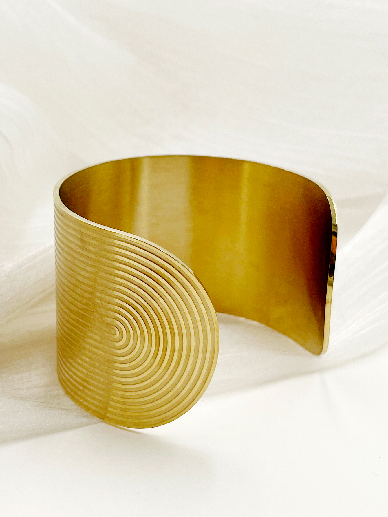 Glam Stripe 304 Stainless Steel 14K Gold Plated Cuff Bracelets In Bulk display picture 2