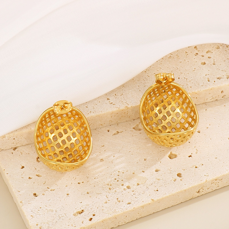 1 Pair Modern Style C Shape Plating Stainless Steel 18K Gold Plated Ear Studs display picture 5