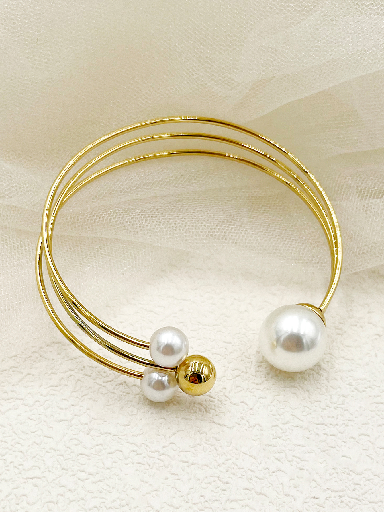 Classic Style Commute Pearl 304 Stainless Steel 14K Gold Plated Pearl Cuff Bracelets In Bulk display picture 1