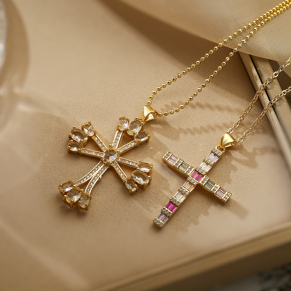 Retro Simple Style Cross Copper Plating Inlay Zircon 18k Gold Plated Pendant Necklace display picture 4