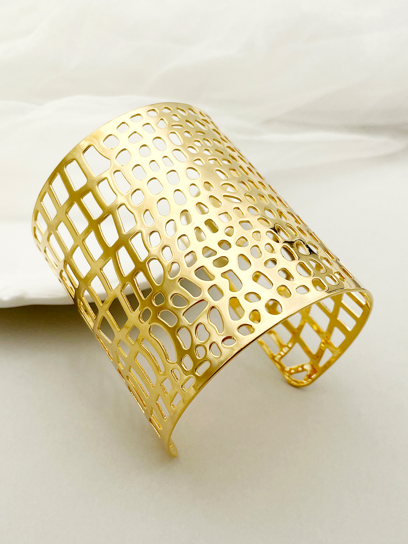 Classic Style Streetwear Irregular 304 Stainless Steel 14K Gold Plated Cuff Bracelets In Bulk display picture 1
