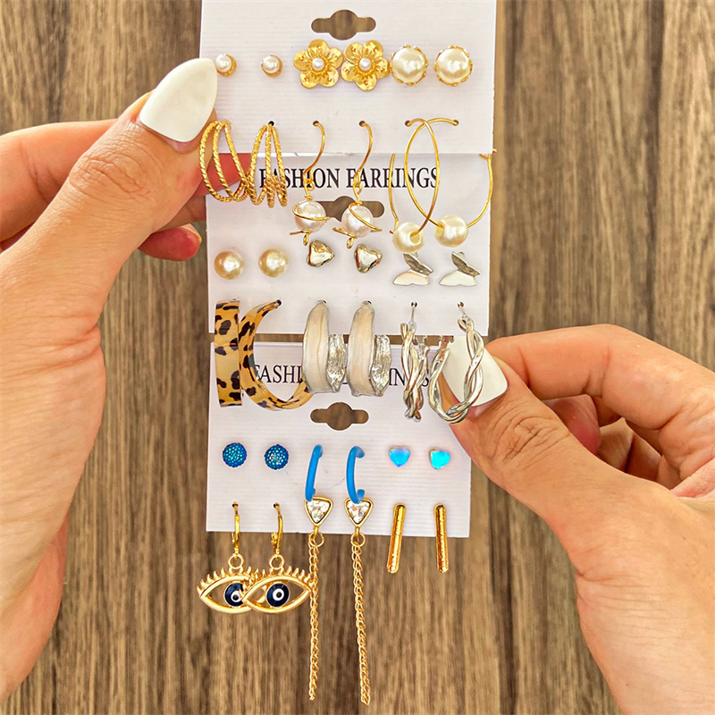 1 Set Casual Modern Style Round Heart Shape Butterfly Enamel Plating Inlay Arylic Alloy Metal Rhinestones Pearl Zircon 18k Gold Plated Gold Plated Silver Plated Earrings display picture 12
