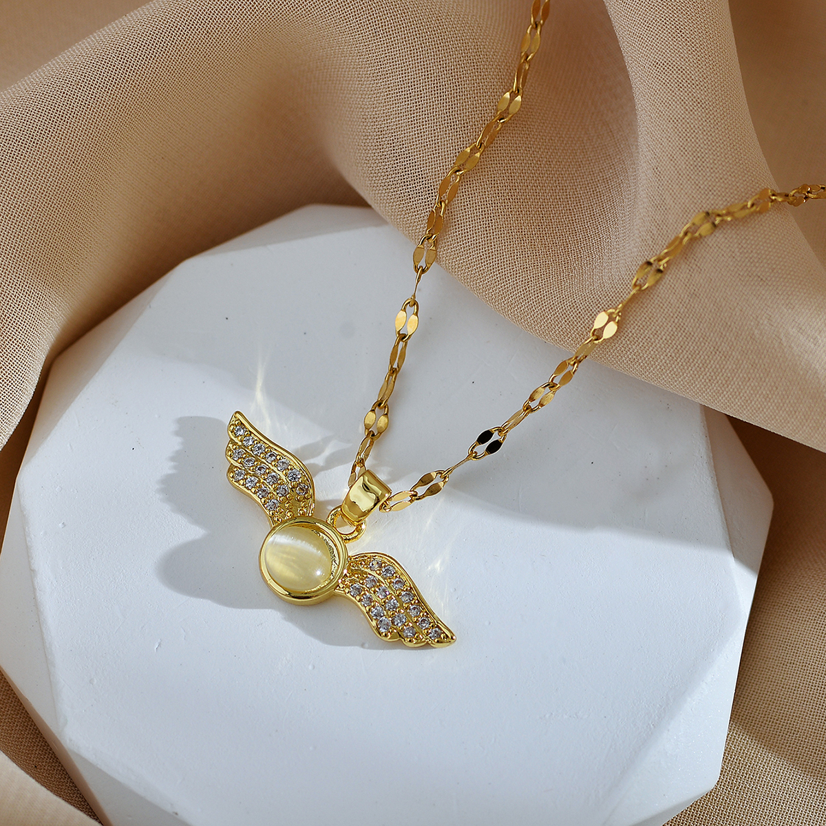 Retro Wings Titanium Steel Copper Plating Inlay Zircon Gold Plated Pendant Necklace display picture 2