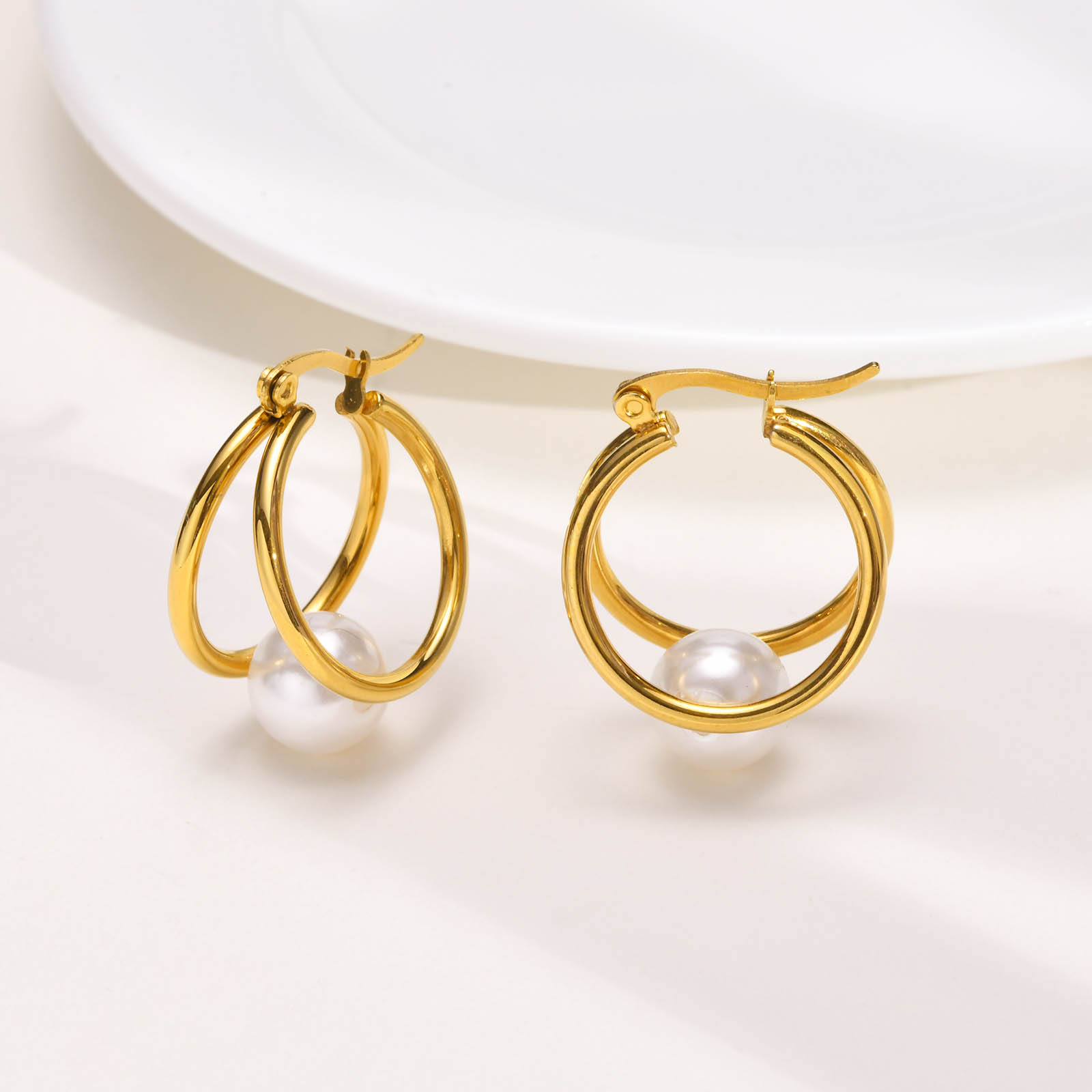 1 Pair Elegant French Style Circle Plating Inlay 304 Stainless Steel Pearl Earrings display picture 3