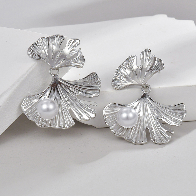 1 Pair Elegant Modern Style Ginkgo Leaf Plating Inlay 304 Stainless Steel Acrylic Imitation Pearl 18K Gold Plated Drop Earrings display picture 3