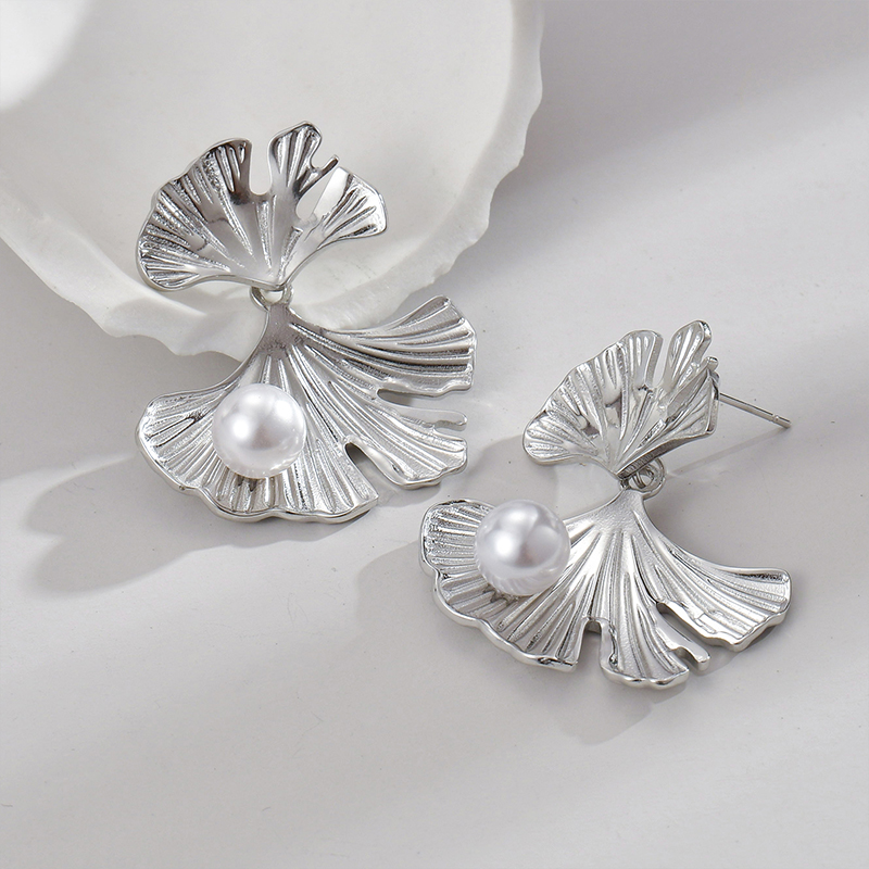 1 Pair Elegant Modern Style Ginkgo Leaf Plating Inlay 304 Stainless Steel Acrylic Imitation Pearl 18K Gold Plated Drop Earrings display picture 5