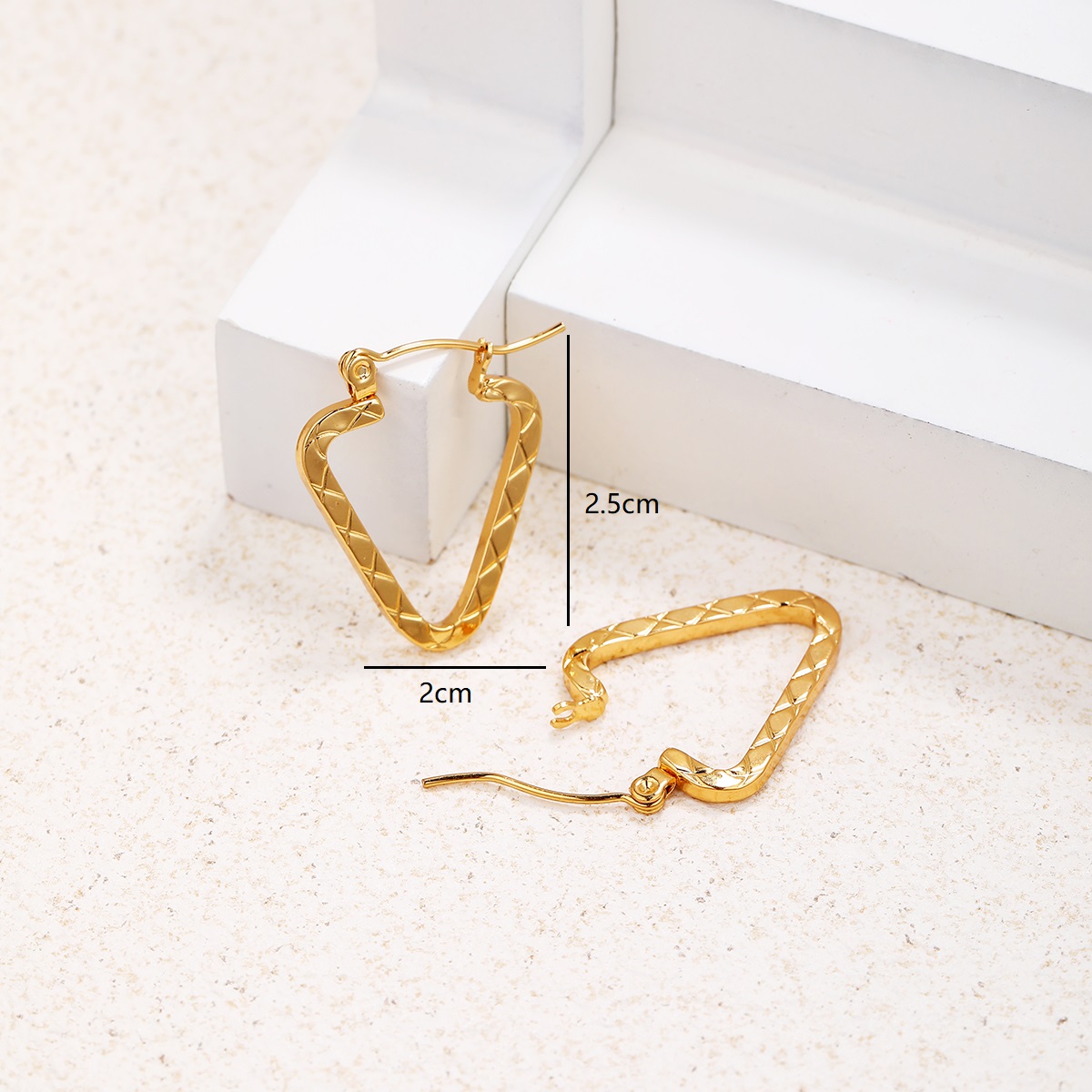 1 Pair Commute Triangle Plating Stainless Steel 18k Gold Plated Hoop Earrings display picture 1