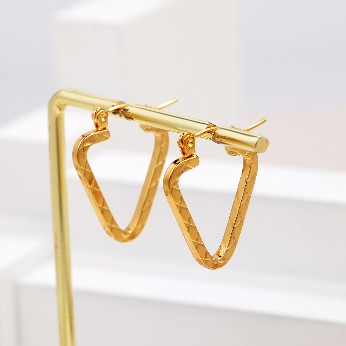 1 Pair Commute Triangle Plating Stainless Steel 18k Gold Plated Hoop Earrings display picture 3