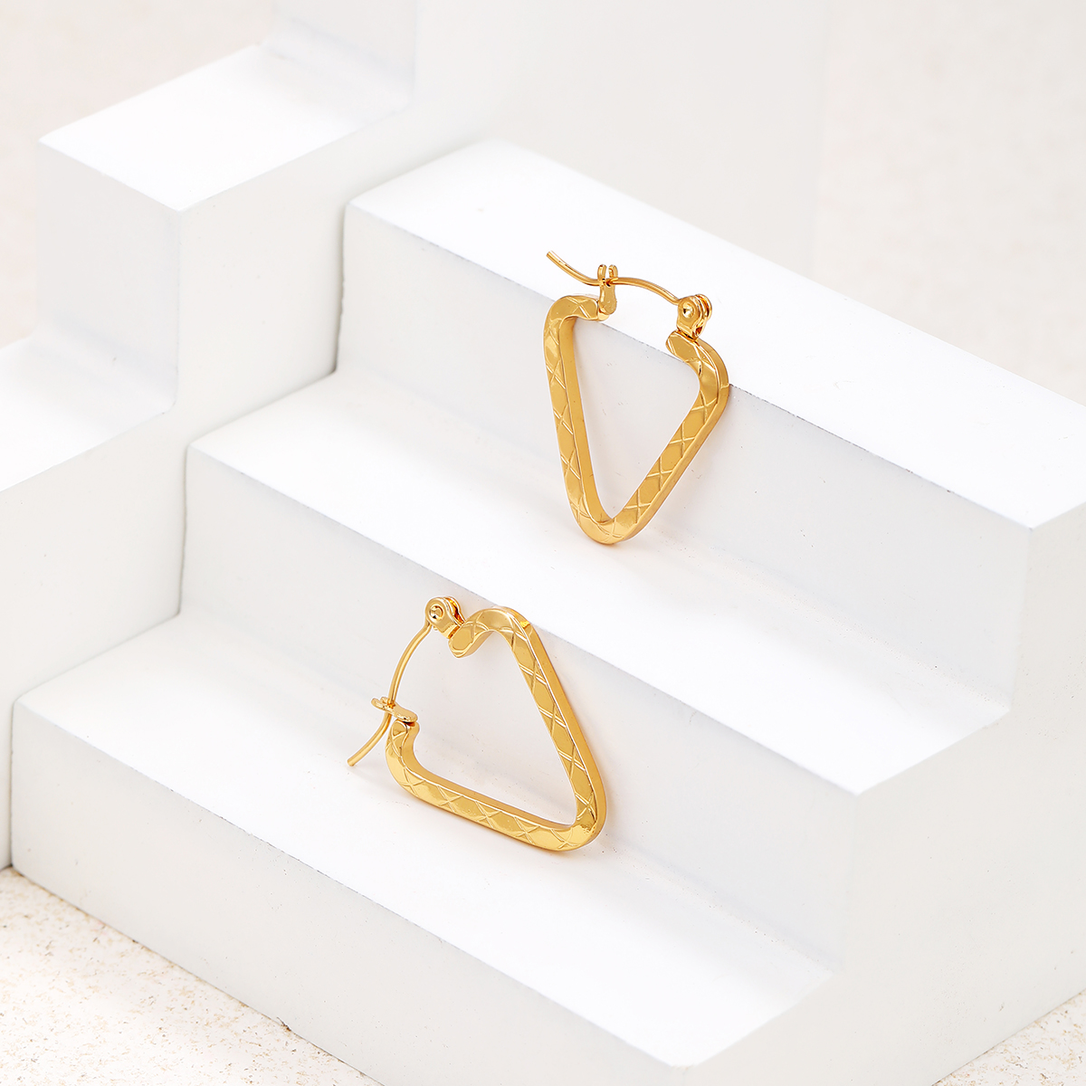 1 Pair Commute Triangle Plating Stainless Steel 18k Gold Plated Hoop Earrings display picture 2