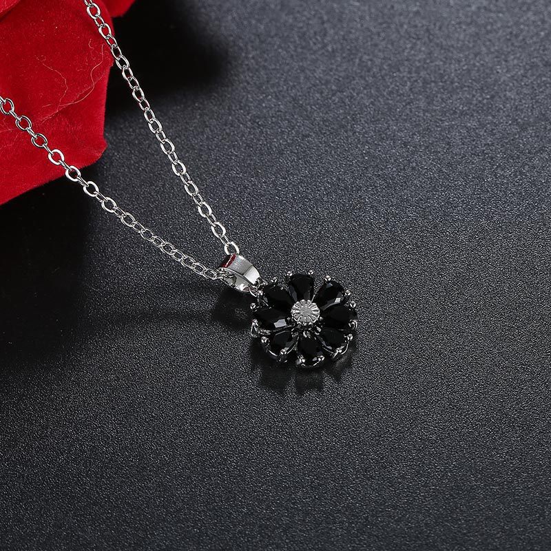 Wholesale Casual Simple Style Flower Copper Inlay K Gold Plated Rhodium Plated Zircon Pendant Necklace display picture 2
