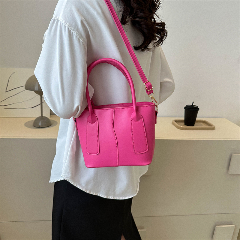 Women's Pu Leather Solid Color Basic Streetwear Bucket Zipper Shoulder Bag Crossbody Bag Bucket Bag display picture 3