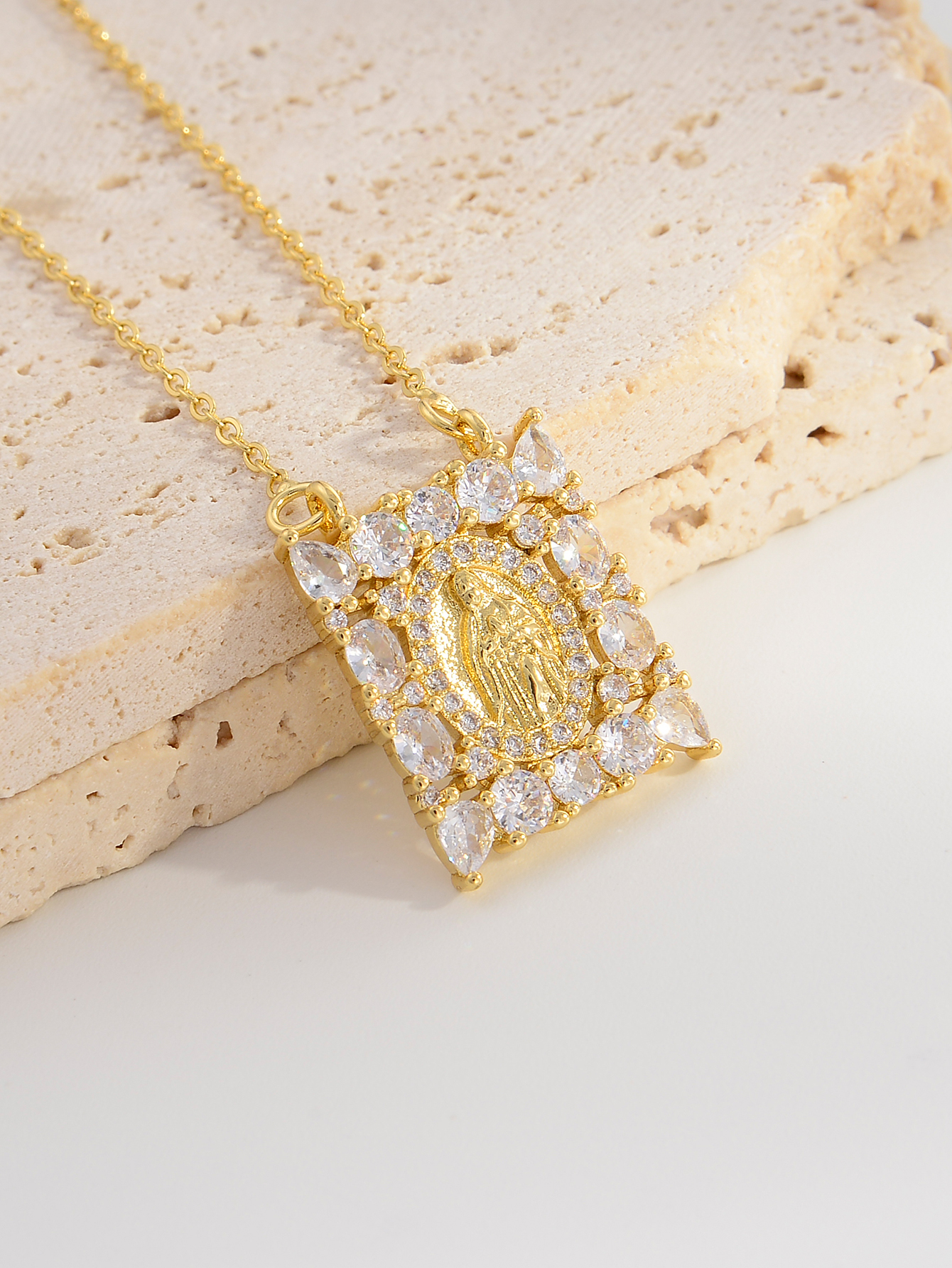 Elegant Retro Square Heart Shape Copper 18k Gold Plated Zircon Pendant Necklace In Bulk display picture 5