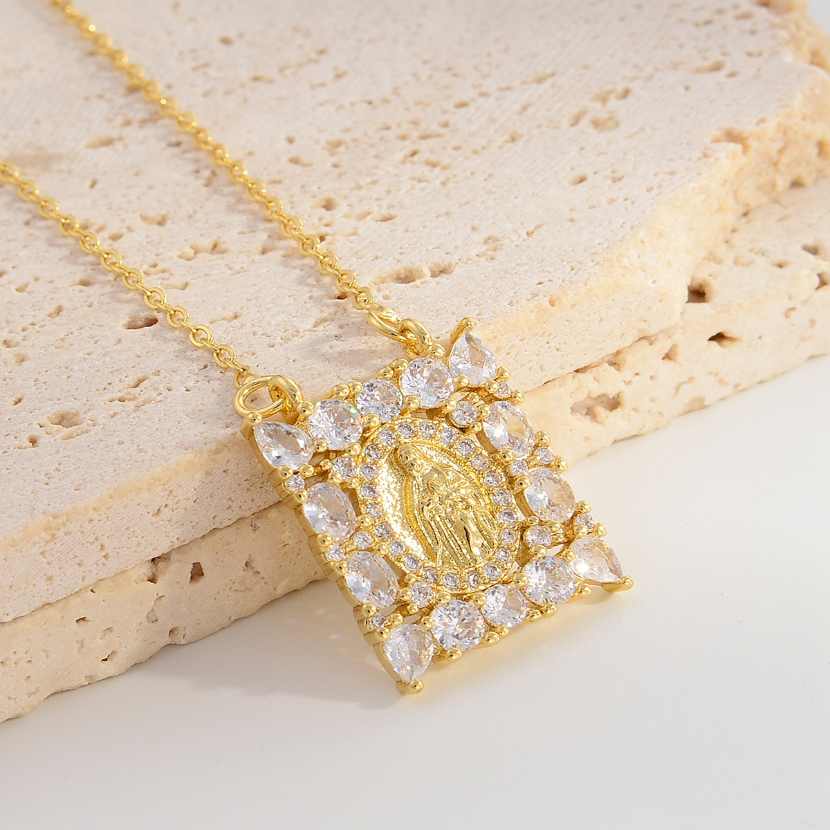 Elegant Retro Square Heart Shape Copper 18k Gold Plated Zircon Pendant Necklace In Bulk display picture 11