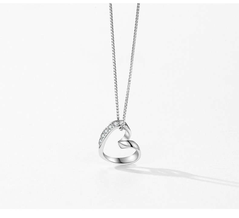 Elegant Glam Heart Shape Sterling Silver Plating Zircon Rhodium Plated Pendant Necklace display picture 6