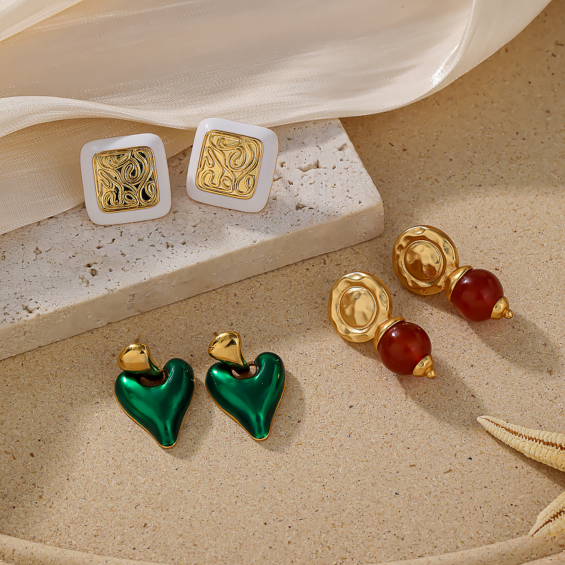 1 Pair Elegant Vintage Style Geometric Heart Shape Enamel Plating Copper 18k Gold Plated Ear Studs display picture 8