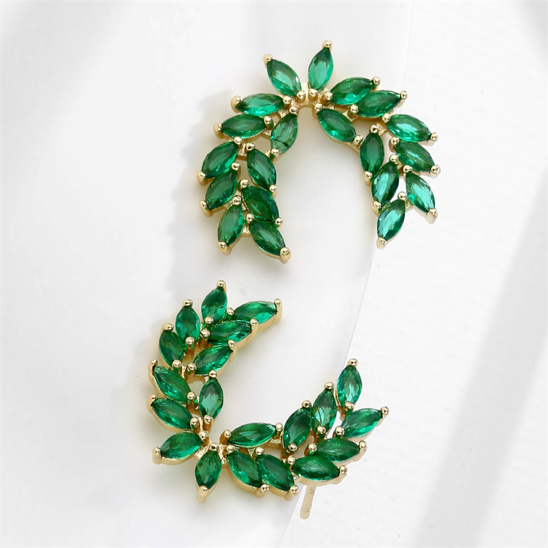 1 Pair Retro Simple Style Leaf Inlay Copper Zircon K Gold Plated Ear Studs display picture 3