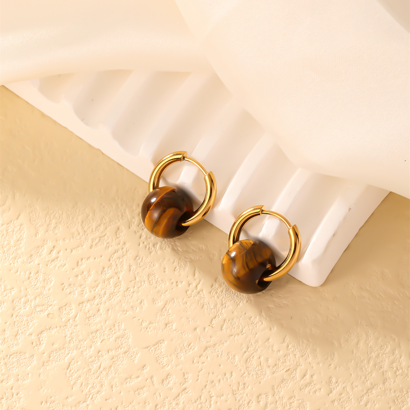 1 Pair Casual Simple Style Round Plating 304 Stainless Steel Natural Stone K Gold Plated Earrings display picture 3