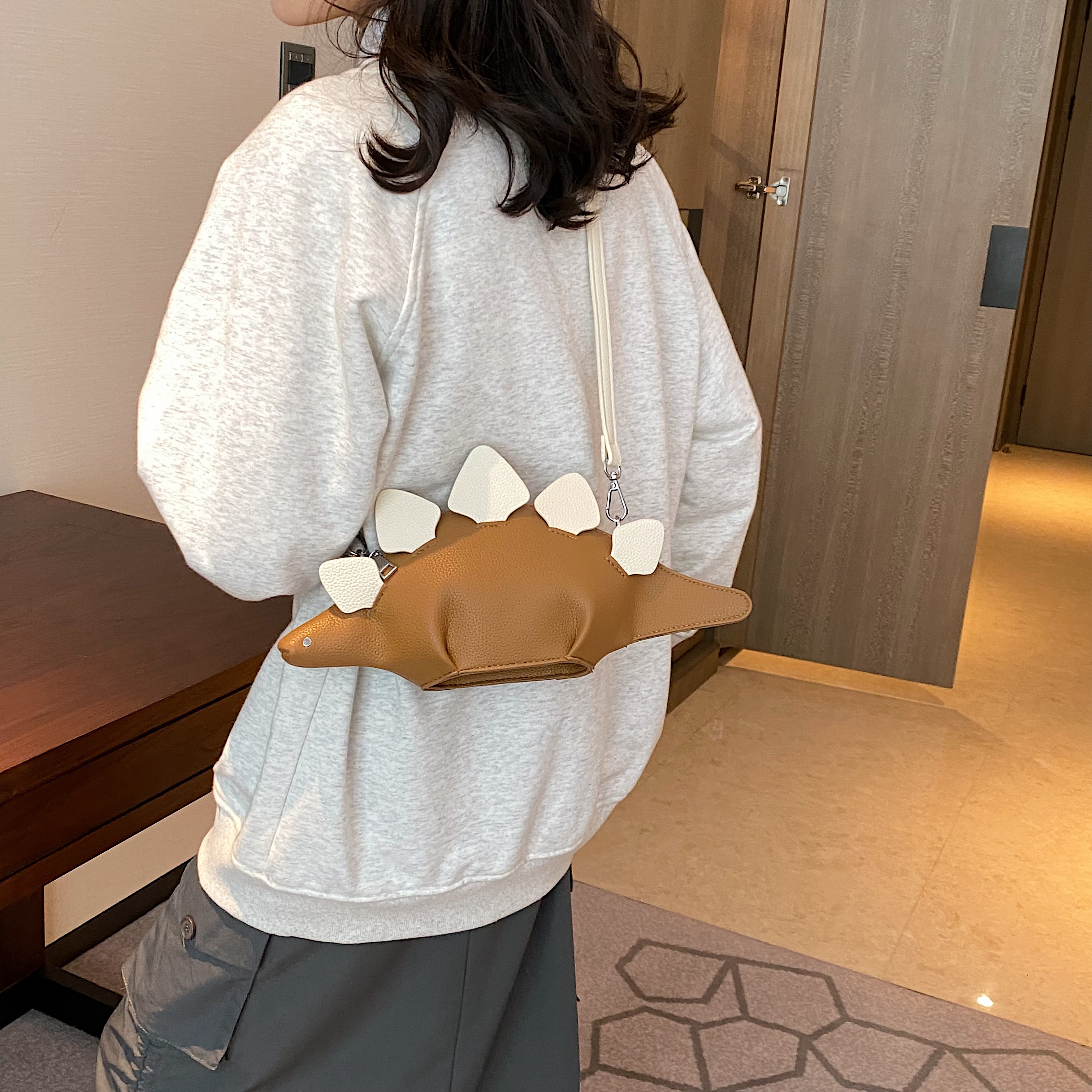 Women's Pu Leather Cartoon Streetwear Sewing Thread Zipper Shoulder Bag Crossbody Bag display picture 7